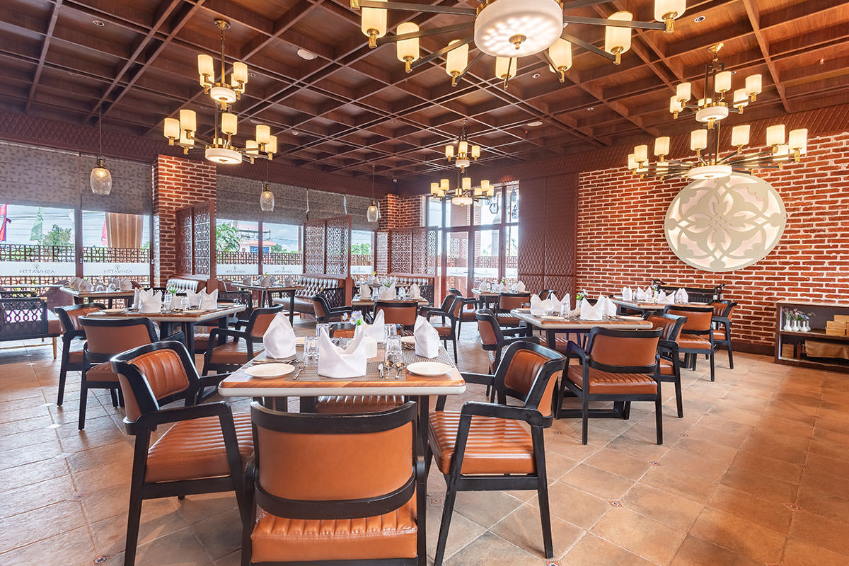 Dining & Bar