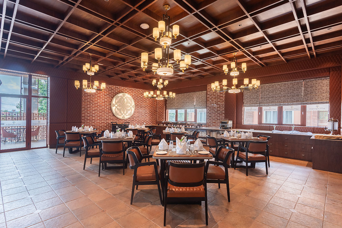 Dining & Bar